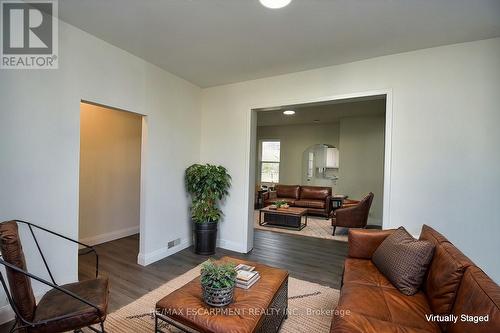 64 Crooks Street, Hamilton, ON - Indoor Photo Showing Living Room