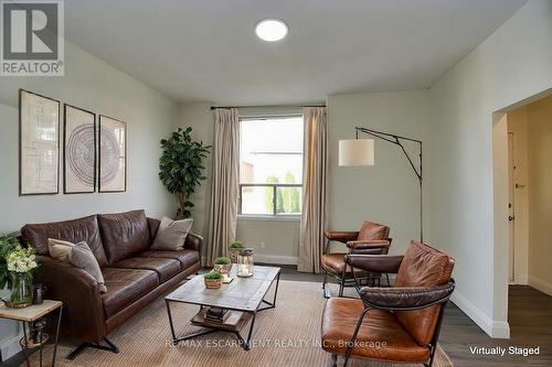 64 Crooks Street, Hamilton, ON - Indoor Photo Showing Living Room