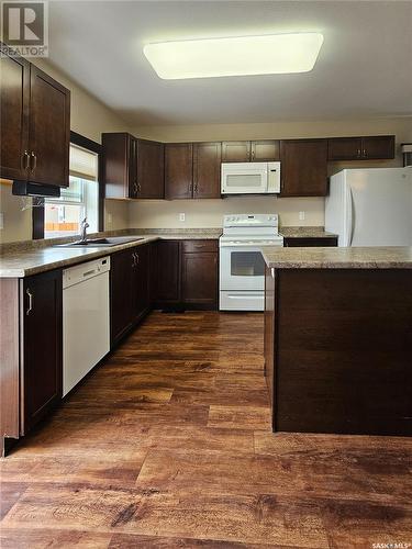 204 1St Avenue E, Rosetown, SK - Indoor Photo Showing Kitchen