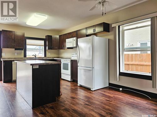 204 1St Avenue E, Rosetown, SK - Indoor Photo Showing Kitchen