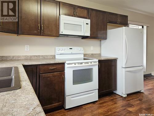 204 1St Avenue E, Rosetown, SK - Indoor Photo Showing Kitchen