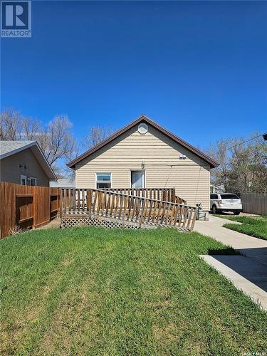 204 1St Avenue E, Rosetown, SK - Outdoor With Deck Patio Veranda