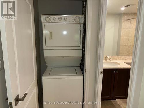 414 - 77 Mcmurrich Street, Toronto, ON - Indoor Photo Showing Laundry Room