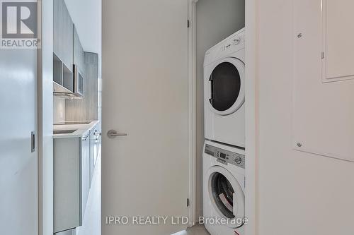 909 - 501 Adelaide Street W, Toronto, ON - Indoor Photo Showing Laundry Room