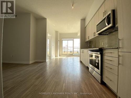 326 - 4055 Parkside Village Drive, Mississauga, ON - Indoor Photo Showing Kitchen