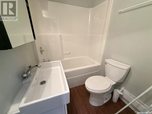 916 Athol Street, Regina, SK - Indoor Photo Showing Bathroom