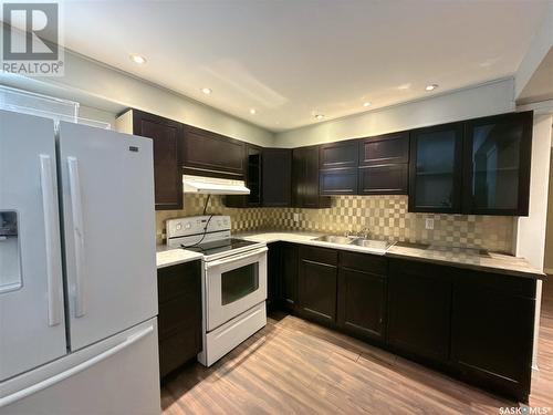 916 Athol Street, Regina, SK - Indoor Photo Showing Kitchen