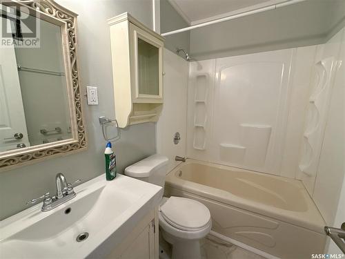 916 Athol Street, Regina, SK - Indoor Photo Showing Bathroom