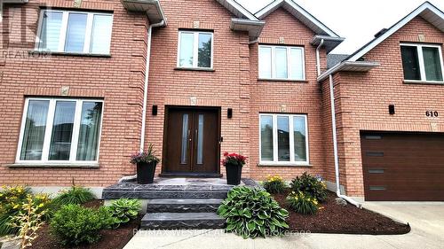 610 Stonebury Crescent, Waterloo, ON - Outdoor