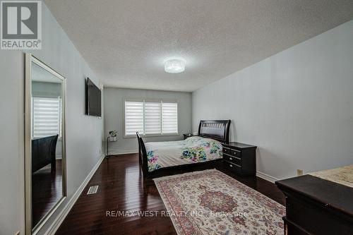 610 Stonebury Crescent, Waterloo, ON - Indoor Photo Showing Bedroom