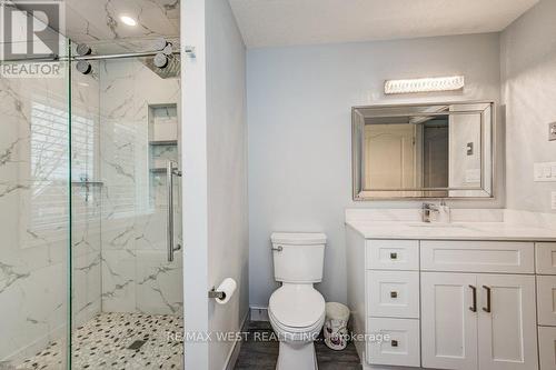 610 Stonebury Crescent, Waterloo, ON - Indoor Photo Showing Bathroom