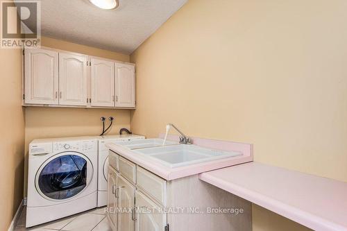 610 Stonebury Crescent, Waterloo, ON - Indoor Photo Showing Laundry Room