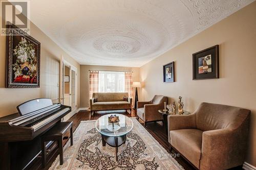 610 Stonebury Crescent, Waterloo, ON - Indoor Photo Showing Living Room