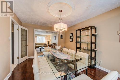 610 Stonebury Crescent, Waterloo, ON - Indoor Photo Showing Dining Room