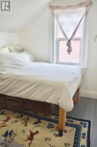 512 Charlotte Street, Peterborough (Downtown), ON - Indoor Photo Showing Bedroom