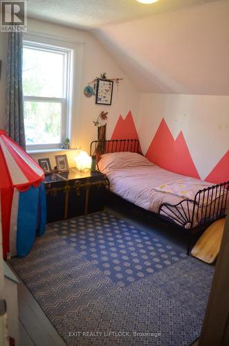 512 Charlotte Street, Peterborough (Downtown), ON - Indoor Photo Showing Bedroom