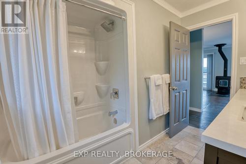 1055 Almost Lane, North Frontenac (Frontenac North), ON - Indoor Photo Showing Bathroom