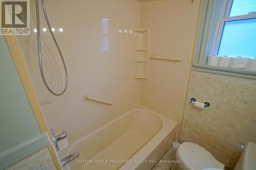 56 Orchard Street, London, ON - Indoor Photo Showing Bathroom