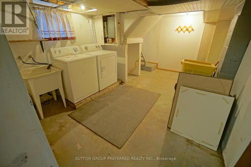 56 Orchard Street, London, ON - Indoor Photo Showing Laundry Room