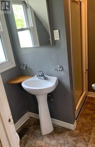 491 Charlotte Street, London, ON - Indoor Photo Showing Bathroom