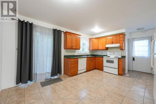 1002 Lawson Road, London, ON - Indoor Photo Showing Kitchen