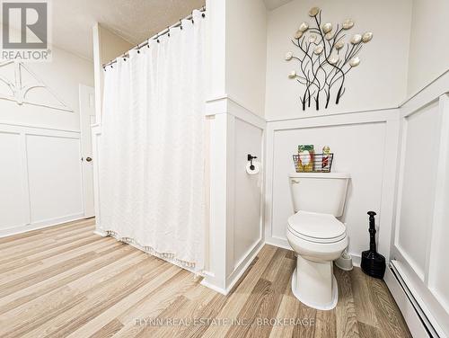 1399 Phillips Street, Fort Erie (334 - Crescent Park), ON - Indoor Photo Showing Bathroom