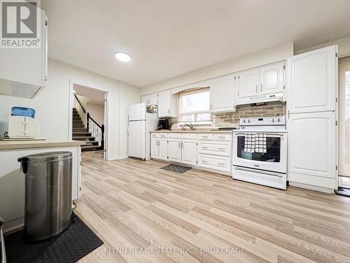 1399 Phillips Street, Fort Erie (334 - Crescent Park), ON - Indoor Photo Showing Kitchen