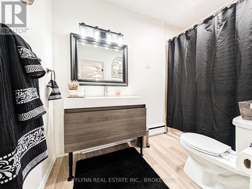 1399 Phillips Street, Fort Erie (334 - Crescent Park), ON - Indoor Photo Showing Bathroom