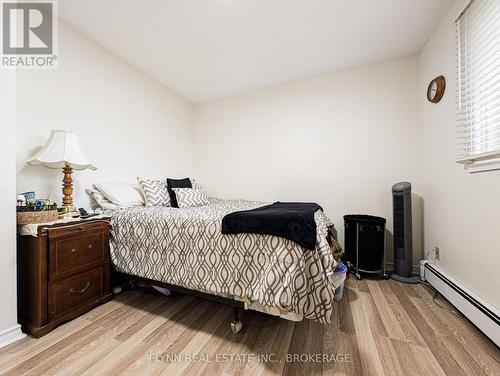 1399 Phillips Street, Fort Erie (334 - Crescent Park), ON - Indoor Photo Showing Bedroom