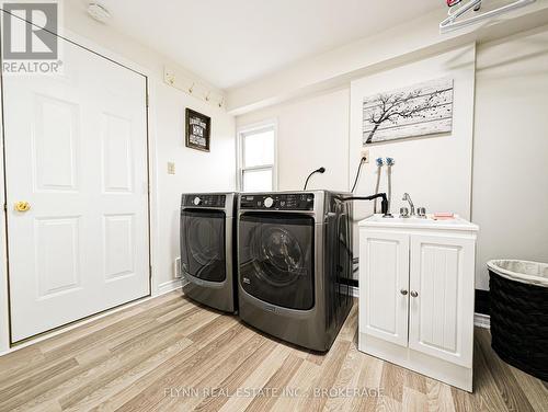 1399 Phillips Street, Fort Erie (334 - Crescent Park), ON - Indoor Photo Showing Laundry Room