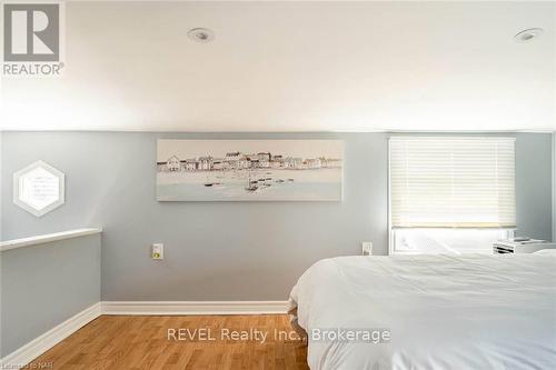 1 - 6413 Frederica Street, Niagara Falls (215 - Hospital), ON - Indoor Photo Showing Bedroom