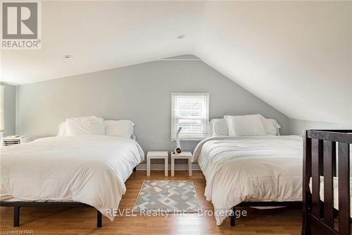 1 - 6413 Frederica Street, Niagara Falls (215 - Hospital), ON - Indoor Photo Showing Bedroom