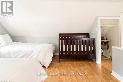 1 - 6413 Frederica Street, Niagara Falls (215 - Hospital), ON - Indoor Photo Showing Bedroom