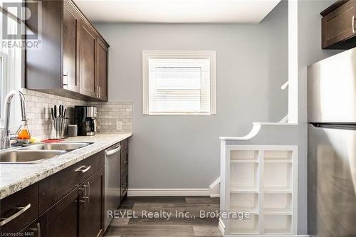 1 - 6413 Frederica Street, Niagara Falls (215 - Hospital), ON - Indoor Photo Showing Kitchen With Double Sink