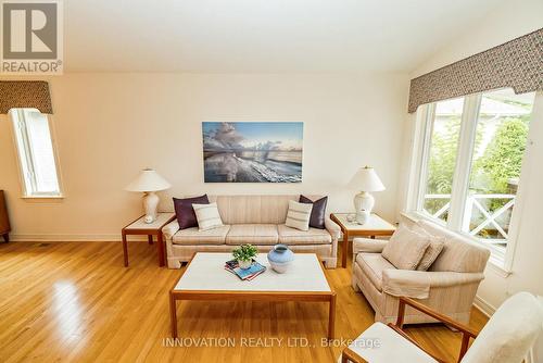 8 Nighthawk Crescent, Ottawa, ON - Indoor Photo Showing Living Room