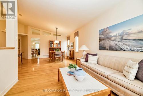 8 Nighthawk Crescent, Ottawa, ON - Indoor Photo Showing Living Room