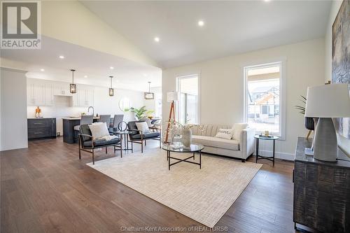 128 Landings Pass, Chatham, ON - Indoor Photo Showing Living Room