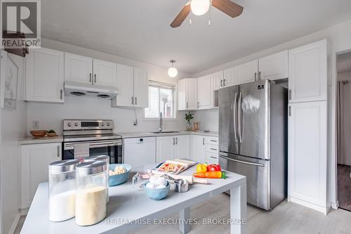 1065 Regatta Court, Kingston (City Southwest), ON - Indoor Photo Showing Kitchen