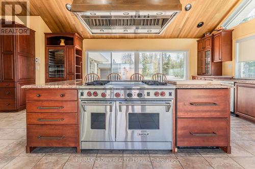 17 Park Avenue, Hearst, ON - Indoor Photo Showing Kitchen