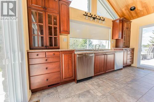 17 Park Avenue, Hearst, ON - Indoor Photo Showing Kitchen