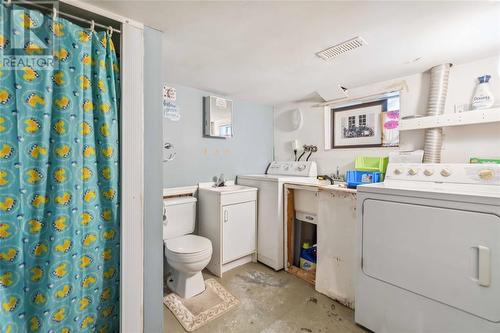 140 St Vincent Street, Sarnia, ON - Indoor Photo Showing Laundry Room