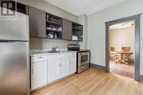 140 St Vincent Street, Sarnia, ON - Indoor Photo Showing Kitchen