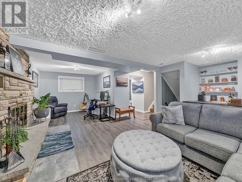 12 Crane Drive, Chatham, ON - Indoor Photo Showing Living Room With Fireplace