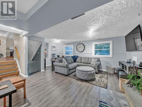 12 Crane Drive, Chatham, ON - Indoor Photo Showing Living Room