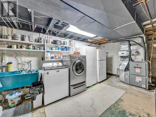 12 Crane Drive, Chatham, ON - Indoor Photo Showing Laundry Room