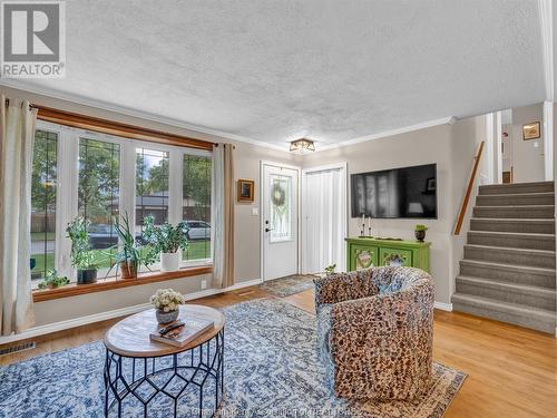 12 Crane Drive, Chatham, ON - Indoor Photo Showing Living Room