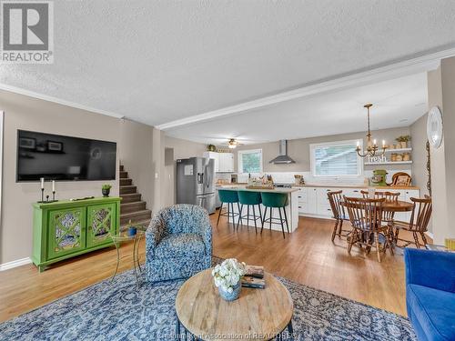 12 Crane Drive, Chatham, ON - Indoor Photo Showing Living Room