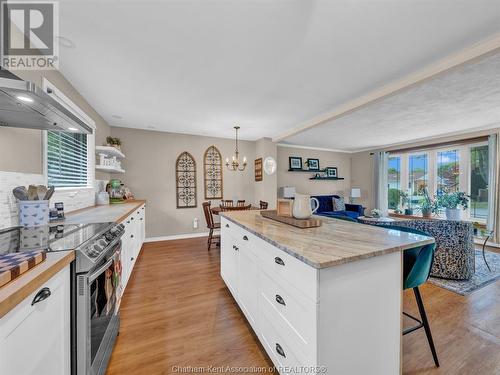 12 Crane Drive, Chatham, ON - Indoor Photo Showing Kitchen