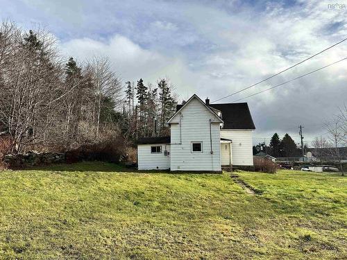 6 Lake Road, Sheet Harbour, NS 