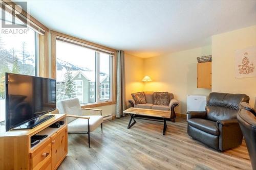 4559 Timberline Crescent Unit# 128, Fernie, BC - Indoor Photo Showing Living Room